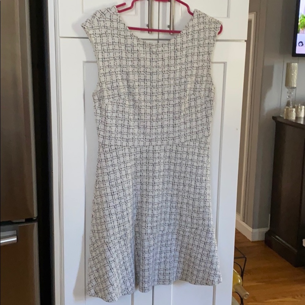 3/$20 bundle! LOFT peplum dress